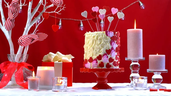 Happy Valentines Day Cake and party table. — Stock Photo, Image