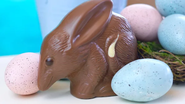 Australian milk chocolate Bilby Easter egg with eggs in nest — Stock Photo, Image