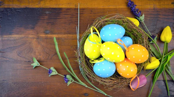 Happy Easter overhead with Easter eggs and decorations with copy space. — Stock Photo, Image