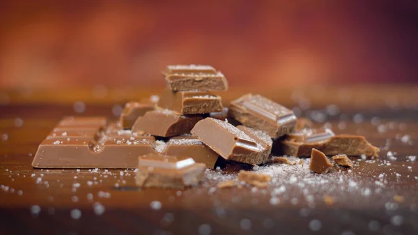 Petiscos de chocolate doce e salgado, barra de caramelo salgado , — Fotografia de Stock