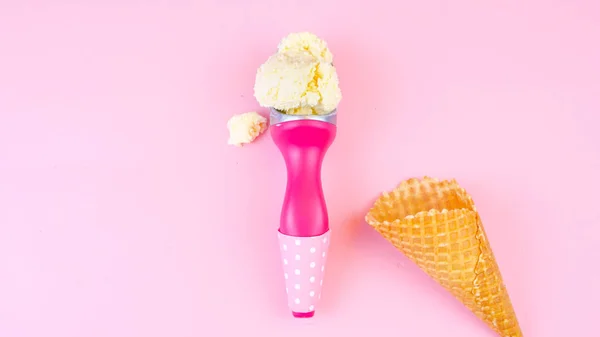 Ice cream cones and scoop overhead flat lay on pink wood. — Stock Photo, Image