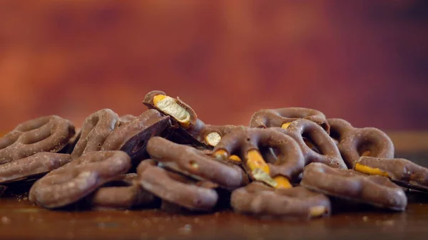 Sweet and salty chocolate covered pretzels snacks macro close up — Stock Photo, Image