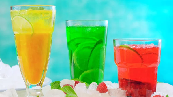 Preparing Summer Spritzer drinks with fresh fruit with sparkling mineral water. — Stock Photo, Image