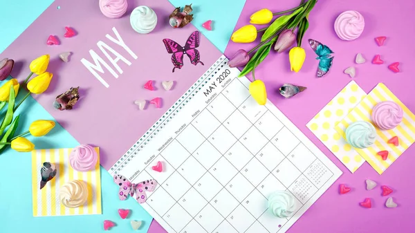 On-trend 2020 calendar page for the month of May modern flat lay — Stock Photo, Image