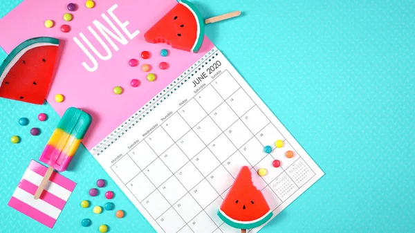 On-trend 2020 calendar page for the month of June modern flat lay. — Stock Photo, Image