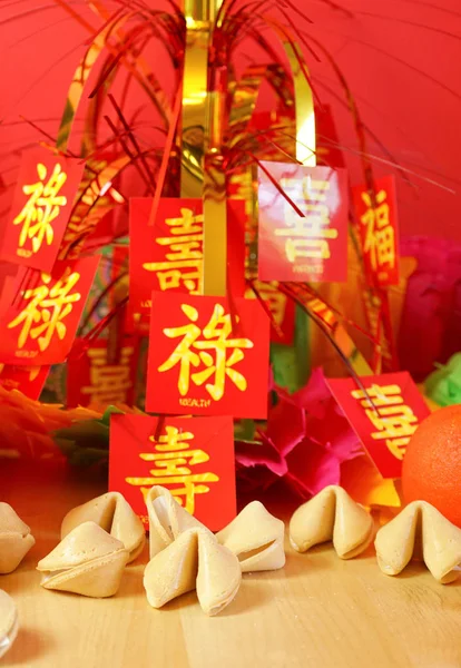 Tabela de festa de Ano Novo Lunar Chinês iwith comida e decorações tradicionais . — Fotografia de Stock