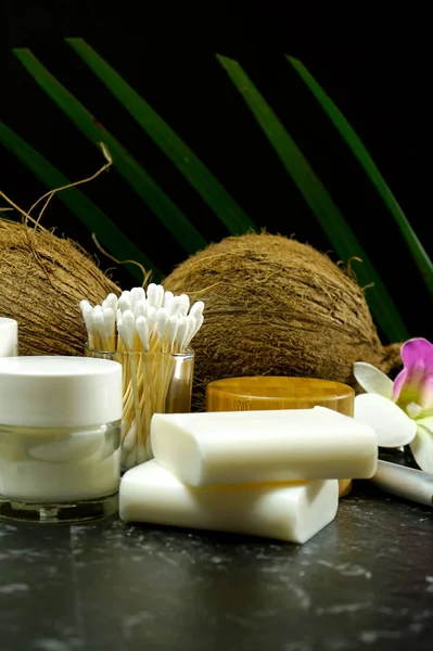 Coconut cosmetic uses for soaps, moisturisers, and coconut husk products. — Stock Photo, Image