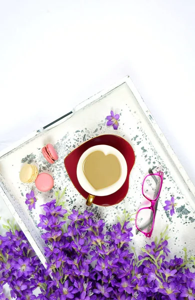 Vintage Springtime creative layout with lilac, coffee break with old books. — Zdjęcie stockowe