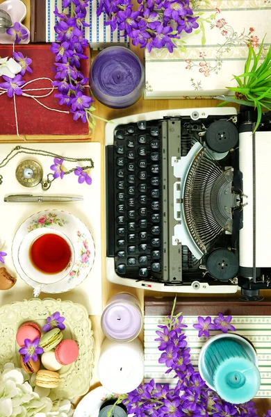 Vintage writers desk creative composition flat lay with typewriter and books. — Stock Photo, Image