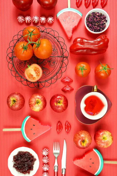 Rote Lebensmittel mit gesunden Antioxidantien und gesundheitlichen Vorteilen kreatives Konzept. — Stockfoto