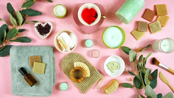 Self-care wellbeing flatlay with pro environmental plastic free beauty products. — Stock Photo, Image