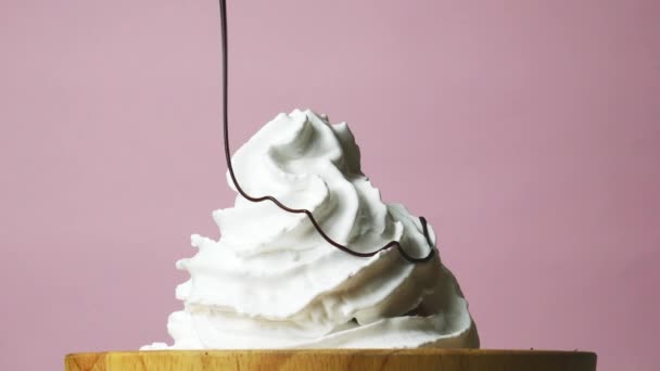 Chiudi Salsa Cioccolato Condita Con Panna Montata Porta Casa Una — Video Stock