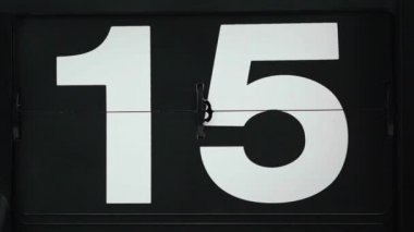 Takvim 15 'ten 16' ya kadar yavaş dönüyor. Zaman kavramı..