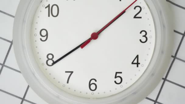 Крупный План Настенные Часы Минимальны Время Истекает Быстро Концепция Времени — стоковое видео