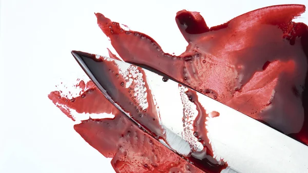 Rotes Blut Auf Messertropfen Auf Weißem Hintergrund Draufsicht Blanko Für — Stockfoto