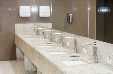 Model umumi tuvaletin yakın görüntüsü