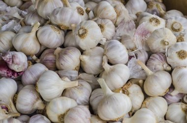 Sarımsaklı beyaz sarımsağın yakın çekim görüntüsü