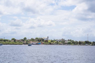 Eski kasabanın deniz manzarası. 