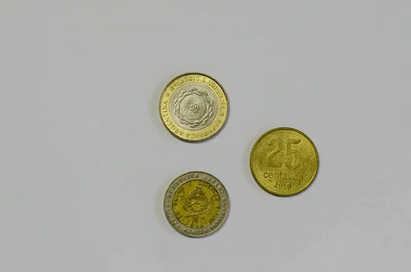 Крупный План Старых Монет Сером Фоне — стоковое фото