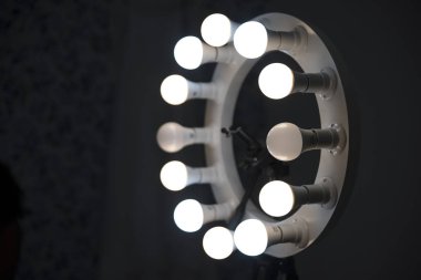 Profesyonel fotoğraf lambasının yakın plan görüntüsü
