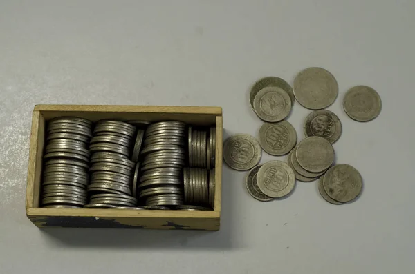 Κοντινή Προβολή Του Ξύλινου Κουτιού Παλιά Νομίσματα — Φωτογραφία Αρχείου