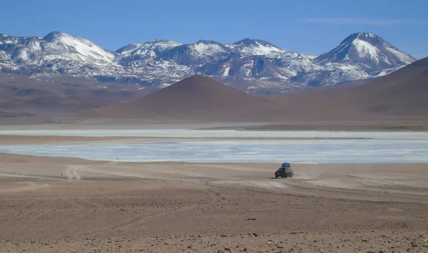 Bolivya Altiplano Atacama Çölü 4X4 Kamyonla — Stok fotoğraf