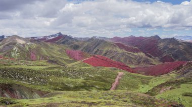 Cusco Peru 'daki Palccoyo Kızıl Vadisi