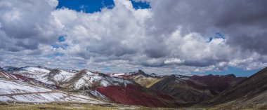 And Dağları 'ndaki Cusco Peru' daki Taş Ormanı