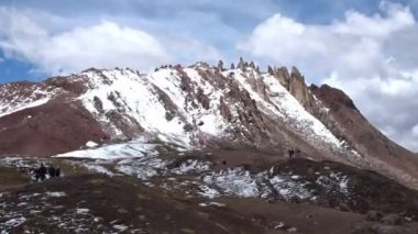 Taş Ormanı, sivri ve dik kayalar. Cusco Peru Palccoyo 'da