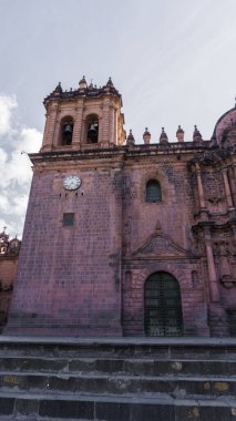Cusco Katedrali Peru 'nun Cusco ana meydanında yer almaktadır.