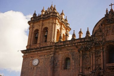Cusco Katedrali Peru 'nun Cusco ana meydanında yer almaktadır.