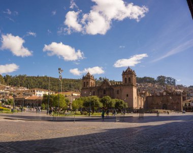 Cusco Katedrali Peru 'nun Cusco ana meydanında yer almaktadır.