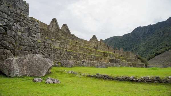 ペルーのマチュピチュのインカ人の王宮とアクラワシ — ストック写真