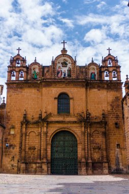 Cusco Katedrali 'nin Peru' daki Cusco ana meydanında yer alan Sagrada Familia Kilisesi.