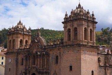 Cusco Katedrali Peru 'nun Cusco ana meydanında yer almaktadır.