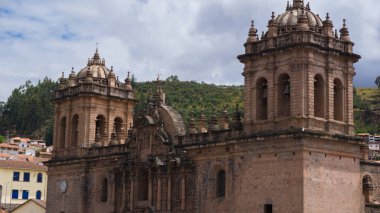 Cusco Peru 'nun merkezindeki Cusco meydanının panoramik görüntüsü
