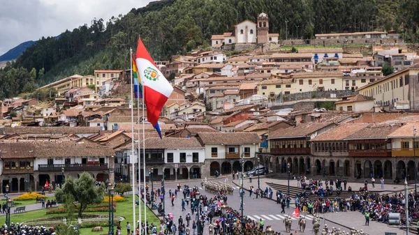Cusco Peru 'nun merkezindeki Cusco meydanının panoramik görüntüsü