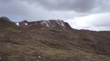 Taş Ormanı, sivri ve dik kayalar. Cusco Peru Palccoyo 'da