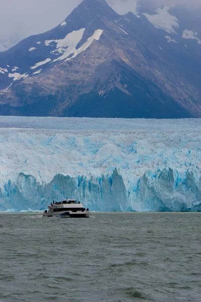 Plavba Lodí Blízkosti Ledovce Perito Moreno Patagonii Argentina — Stock fotografie