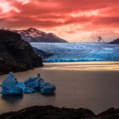 Şili 'deki Buzul Gri Torres del Paine
