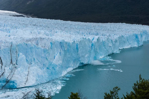 Paisagem Gelada Iceberg Floresta Calafate Cidade Perto Borda Campo Gelo — Fotografia de Stock