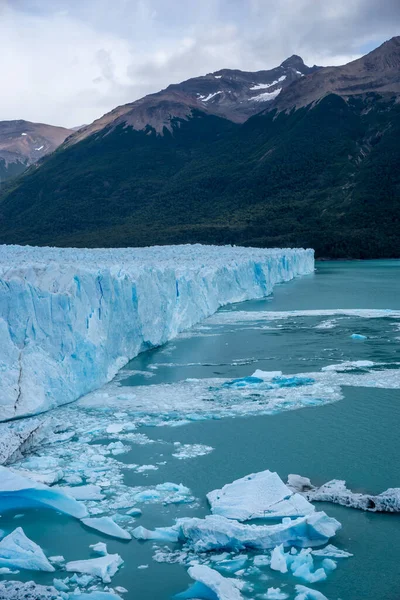 ペリト モレノ氷河は アルゼンチンのサンタクルーズ州にあるロス グラシアレス国立公園内にある氷河である アルゼンチンで最も重要な観光スポットの一つです パタゴニア — ストック写真