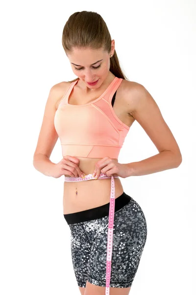 흰색 바탕에 측정 테이프를 가진 건강 한 백인 여자. 피트 니스 체육관 개념 — 스톡 사진