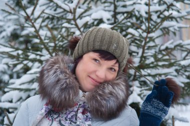 Kış ağaç kadına