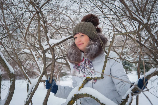 Kvinna i vinter en — Stockfoto