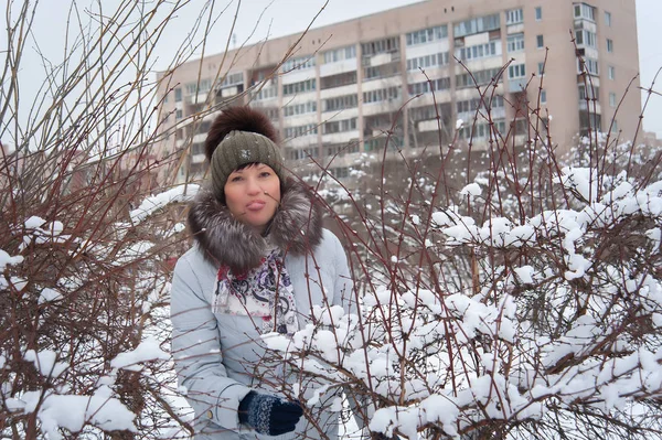 Kvinna i vinter en — Stockfoto