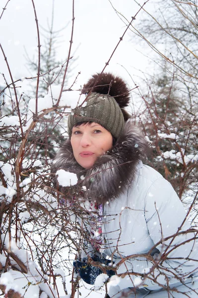 Žena v zimě, jeden — Stock fotografie