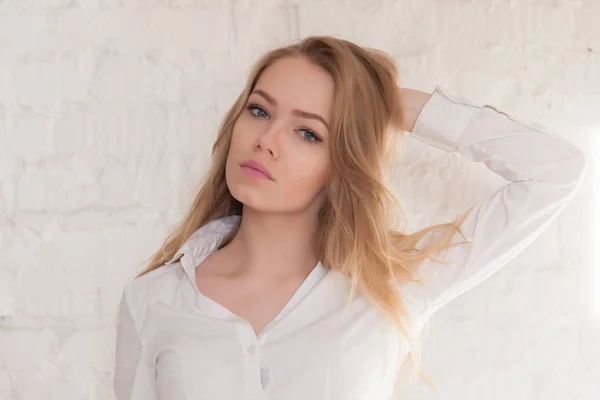 Porträt eines blonden Teenagers — Stockfoto
