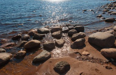Coast için yaz taşlarla yapılan