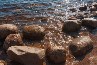 Coast için yaz taşlarla yapılan